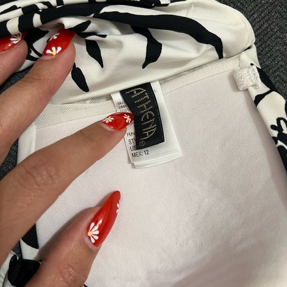Black and white bandeau high waisted bikini - Picture 3 of 5